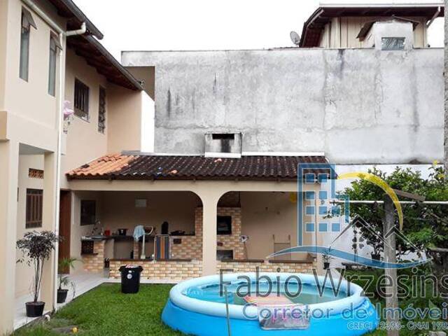 Sobrado para Venda em Joinville - 4