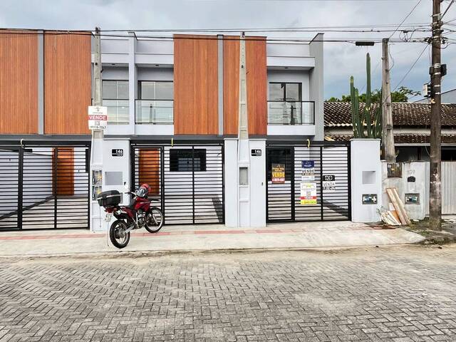 #349 - Geminado Sobrado para Venda em Joinville - SC