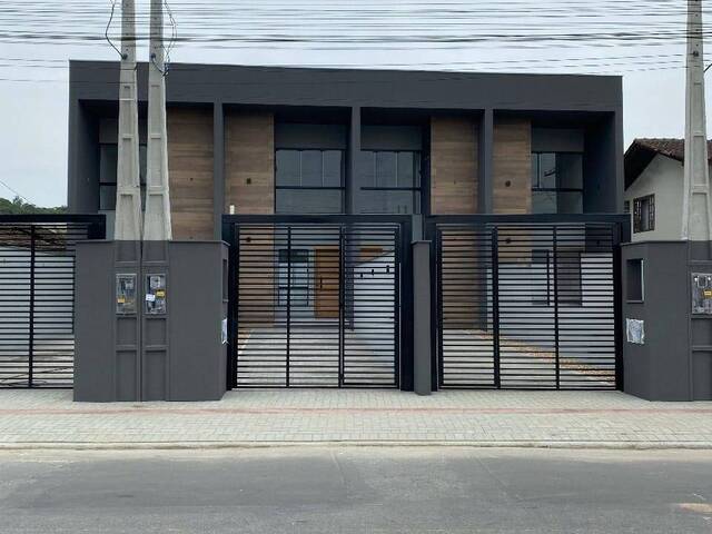 #377 - Geminado Sobrado para Venda em Joinville - SC