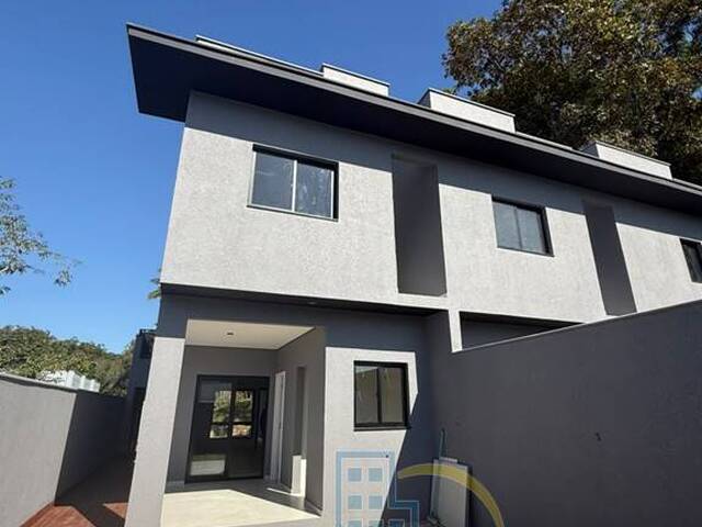 Geminado Sobrado para Venda em Joinville - 2